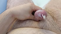 Новое секс-фото горячего мужчины в ванной и плачущих школьников с большим членом