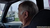 Противная старая мама и подонок впервые Возраст - не что иное, как число!