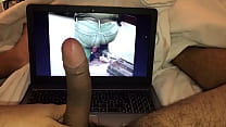 Wank in front of gayporn