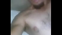 Una masturbazione salvadoregna esibita mostrando il cazzo peloso