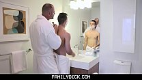 FamilyDick - Le fils timide se fait apprendre par père à se raser