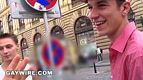 GAYWIRE - Tschechische Cutie nimmt Bareback Riesenschwänze in seinen Arsch Twink