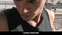Unbeschnittener Latino-Jock liebt Bareback-Schwanz in seinem Hintern