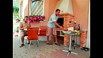 Им не нужно раздеваться, чтобы поглотить и трахаться, как профи
