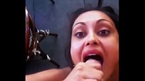 Priya Rai en train de sucer D dans une salle de sport