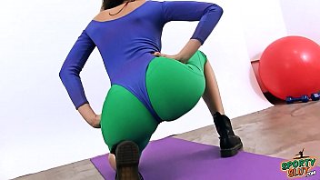 PERFECT ASS BABE and Sexy CAMELTOE In Tight 80's Spandex!