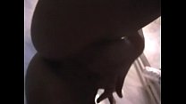 Парень проверяет ее горло и печенье в горячем домашнем видео