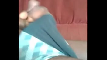 BONI Kouao Didier Charles氏が女の子と一緒にカメラの前で裸で服を脱ぎ、彼のビデオが録画されました
