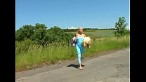 Любительская возлюбленная позволяет зрелому чуваку проникнуть в ее милашку