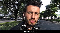 Junger Hetero-Typ aus Brasilien hat Bargeld bezahlt, um einen schwulen Fremden vor der Kamera zu ficken POV