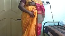 дези индийский возбужденный тамил телугу каннада малаялам хинди измена жена vanitha в оранжевом сари показывает большие сиськи и бритая киска нажмите жесткие сиськи пресс-прижимать трение киски мастурбация