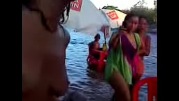 Woman gets naked in the river of Boca da Barra Ilhéus - BA