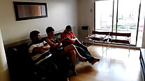 НИЧЕГО НА ТВ, ПОТОМУ Я ТРАХАЛА САНТЕХНИКУ И ДРУГА МОЕГО МУЖА ЦВЕТОК, ТРАХАЛИ МЫ