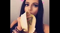 Testing the throat with a banana : Instagram: Amanda.figueredo024