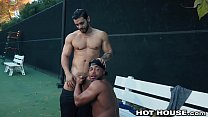 HotHouse Sexy Arab Black Guys siendo resbaladizo con la polla en público