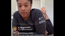 Modèle Instagram avec pieds sales sur IG LIVE