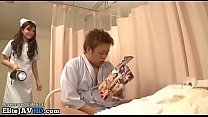Infermiera giapponese caughts paziente masturbarsi