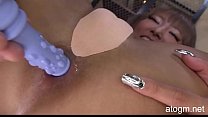 Sem censura! Sem mosaico! Menina japonesa recebe um vibrador em seu cu! Muito quente! (# 1 Parte 2) (atogm.net)