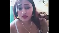 Swathi Naidu переодевается в сексуальное платье и готовится к съемкам, часть -1
