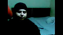 Пухлый парень и девушка в паки в хиджабе для секса и для съемок на видео