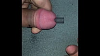 solobdsmman 60 - inserção de um grande tubo e injeção de esperma dentro.