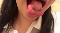 Chica japonesa @kamititisokuhou mostrando locas habilidades con la lengua