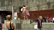 Nackter amerikanischer Tourist öffentlich im Freien