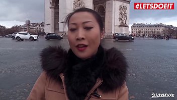 LETSDOEIT - Die asiatische Teenie Sharon Lee wird von einem französischen Schwanz in den Arsch gefickt