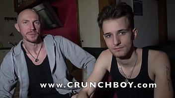 este es KYLE un sexy jovencito francés top cómo aceptar follar a un papá sexy para un casting gay para los estudios Crunchboy