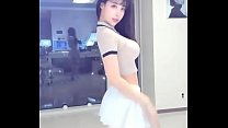 Сексуальная китайская стримерша танцует (Angela Manjusaka)