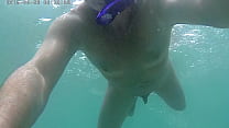 水中で裸