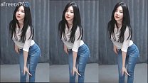 Le ragazze coreane ballano con innocenza sexy