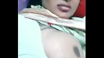 tamil MILF montrant ses seins sur la vidéo t.