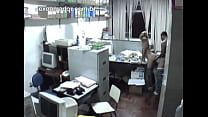 Шаловливая блондинка занимается сексом с другим сотрудником в бухгалтерии