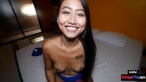 Thai amateur teen bar fille peu de temps salle sucer n baise