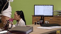 КРЕДИТ4K. Очаровательная Элис Дарк набирает обороты в рок-группе, но ей нужны деньги