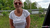 Немецкая милфа с огромными сиськами автостопщица Татьяна делает ему минет в машине в качестве благодарности - немецкая милфа
