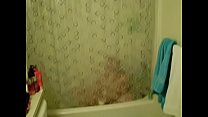 Скрытая камера от 2009 года, когда жена мастурбирует в душе