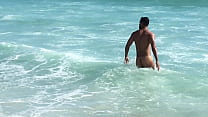 Desnuda en la playa de Río de Janeiro