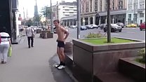 Ragazzo nudo a Mosca