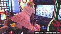 볼링장에서 의붓형제와 남자친구를 속이고 있습니다, Sheisnovember라는 의붓자매, 의붓형제와 몰래 섹스를 하고, 더러운 화장실에서 성교하고, 큰 젖꼭지를 내밀고 있습니다