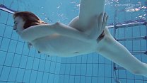 Анна Нетребко, супер горячая волосатая крошка под водой