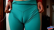 Incroyable Ass et Cameltoe Teen Gaping Pussy.