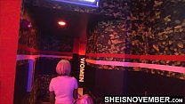 Моя сводная сестра пробирается в общественный туалет, чтобы сосать пенис, стоя на коленях и делая мне минет своим языком и губами, а затем оседлала мой большой черный пенис, пока я проникаю в ее влагалище. Имя-Sheisnovember sex