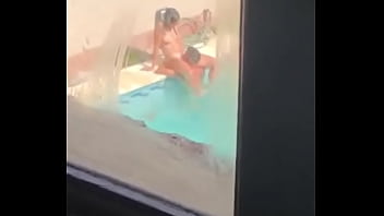 Argentinier haben Sex im Pool [1. Teil https://adclic.pro/Argentoss]
