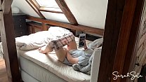 Сводную сестру поймали за мастурбацией - она умоляла меня не говорить нашим родителям - поэтому я трахнул ее