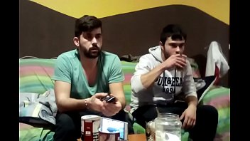 Моя цыганка-милфа-жена жалуется, что я причинил ей боль, пока трахаю ее