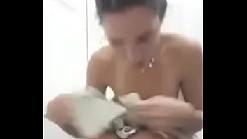 Nudo in bagno