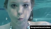 Scuba Sucking Sunny Lane bläst einen Schwanz unter Wasser!