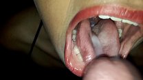 Zusammenstellung von Sperma im Mund und Schlucken von Milch von der Schlampe von Susy. 19854128963